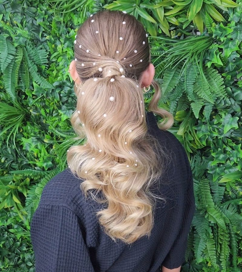 Sleek trendy ponytail with pearls